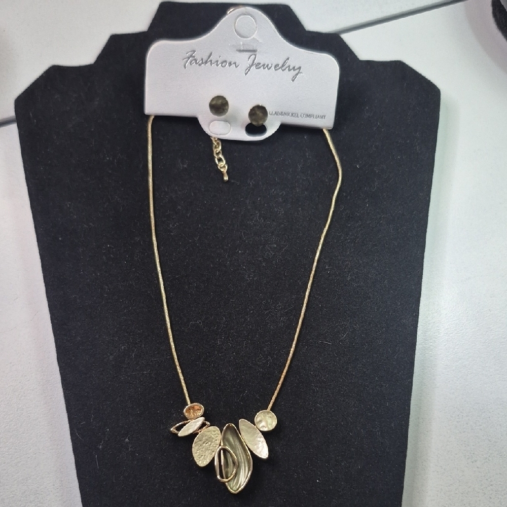 Fashion Jewelry Gold Leaf Necklace With Earrings (J40)